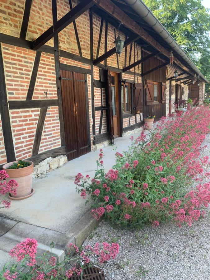 Bed and Breakfast La Ferme D'Aristide Saillenard Exterior foto
